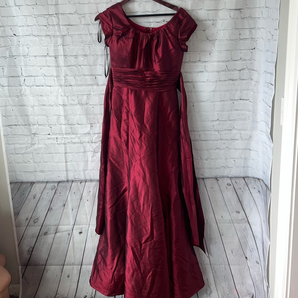 Beautifully Modest Red Sleeveless Formal Long Dress size 6 - Picture 6 of 15